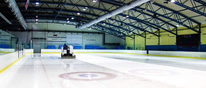 Deshumidificación en pistas cubiertas de patinaje sobre hielo-Trotec