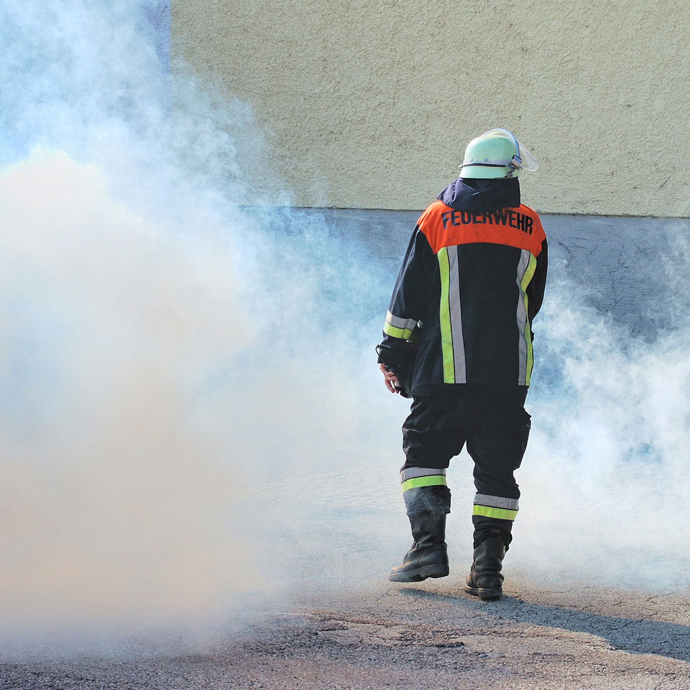 Simulacro de incendio para las operaciones de entrenamiento de cuerpos de bomberos